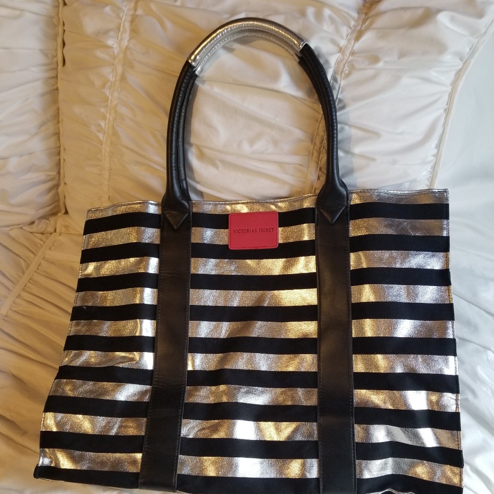 NWOT Victoria's Secret large bag blk & silver